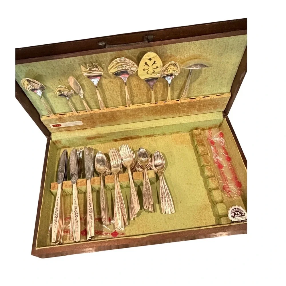 1847 Rogers Bros Silver Fashion Flatware Set International Silver Co/Chest 78 Pz